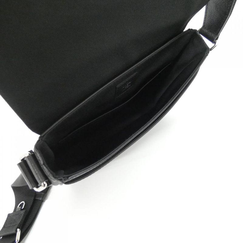 Louis Vuitton Taiga District PM M30850 Shoulder Bag