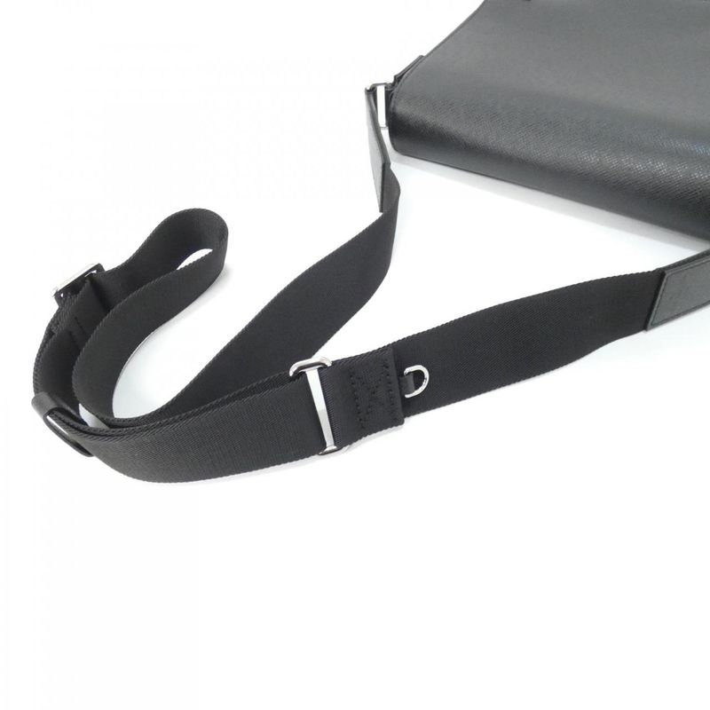 Louis Vuitton Taiga District PM M30850 Shoulder Bag