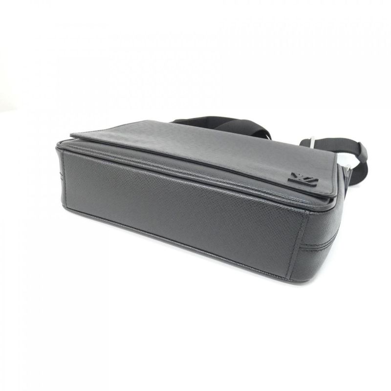 Louis Vuitton Taiga District PM M30850 Shoulder Bag