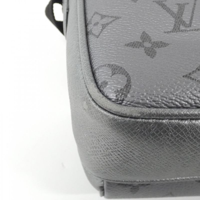 Louis Vuitton Taiga Llama Outdoor Messenger M30830 Shoulder Bag
