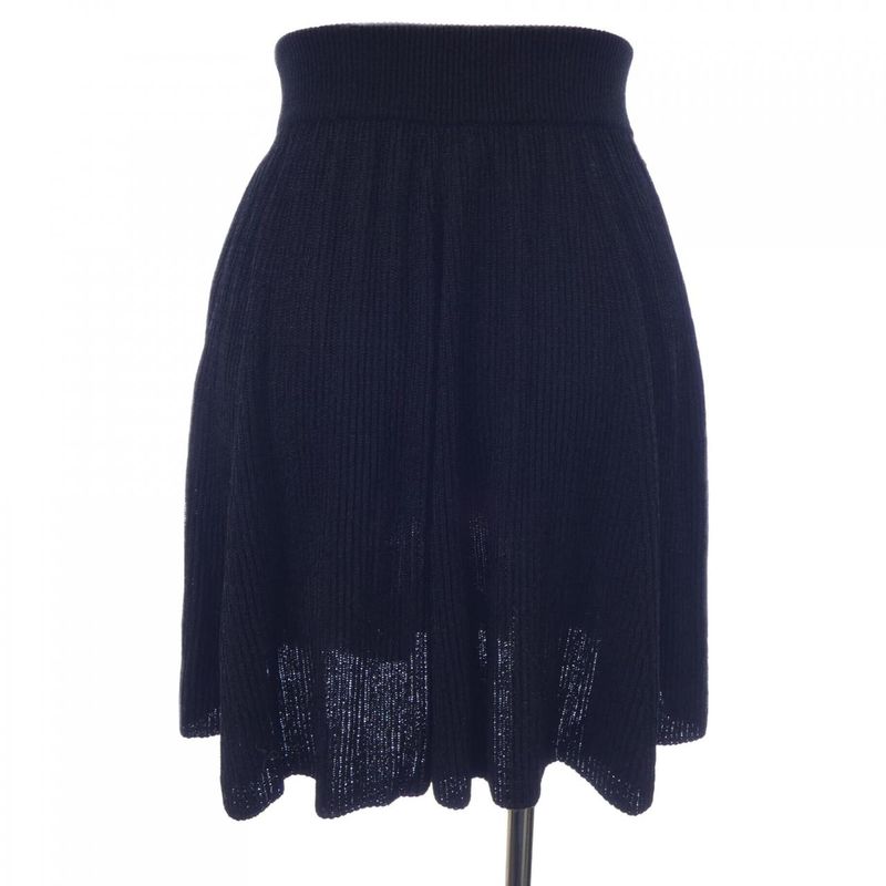 Chanel P56176k07344 Skirt