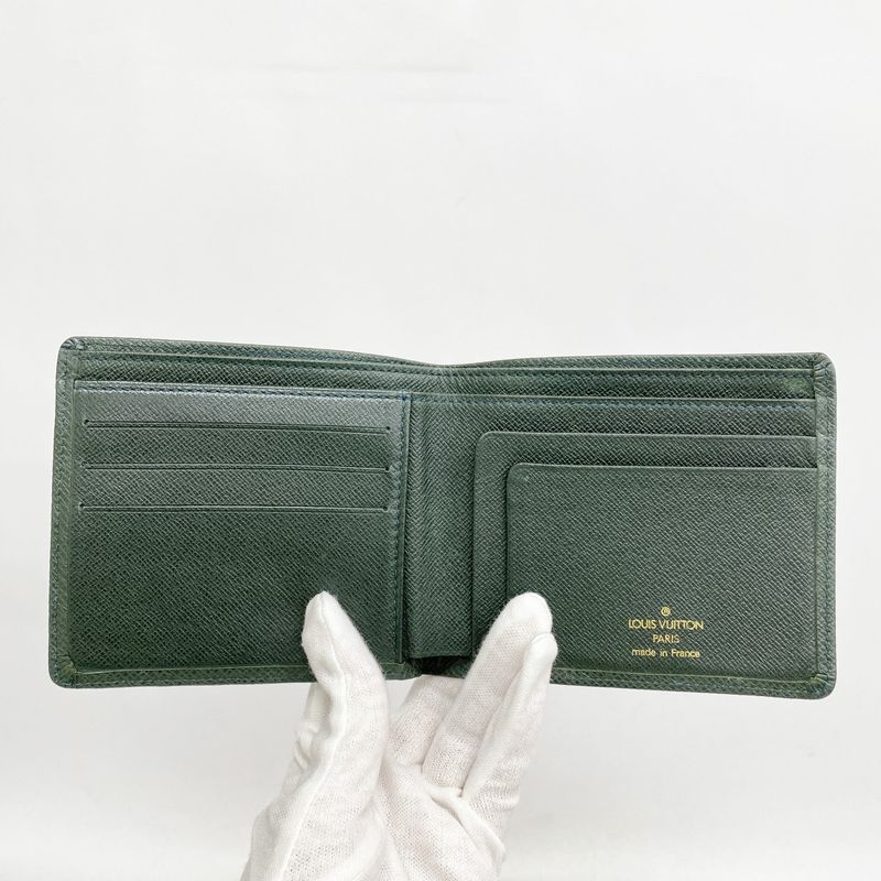 Louis Vuitton Billfold Taiga Portobier Carte Cles Di M30464 Epi Cair Mens