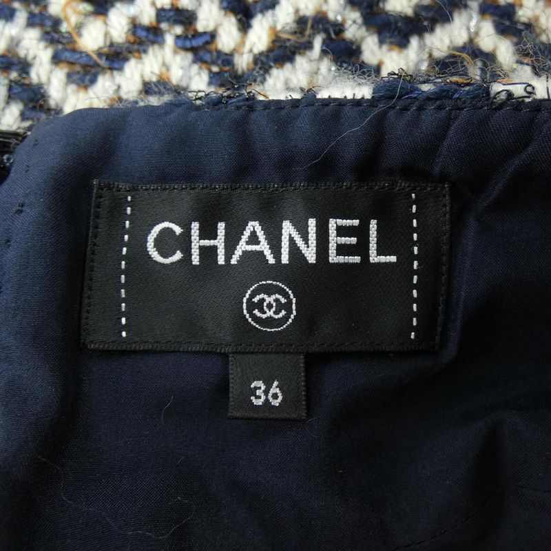 Chanel P62387v47803 19K Skirt