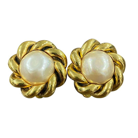 Chanel Vintage Rope Twist Design Faux Pearl Earrings Gold Color White Ladies