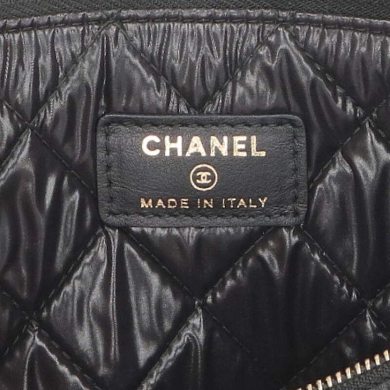 Chanel 17B Boy Chanel Quilted Leather Clutch Bag Women