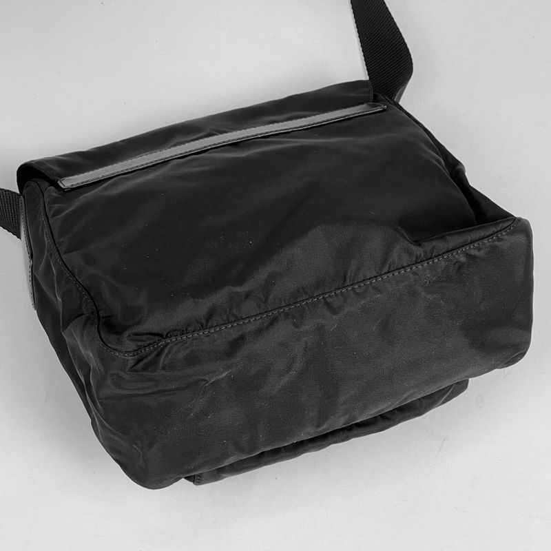 Prada Logo Plate Shoulder Bag Shoulder Crossbody Shoulder Bag Nylon Nero