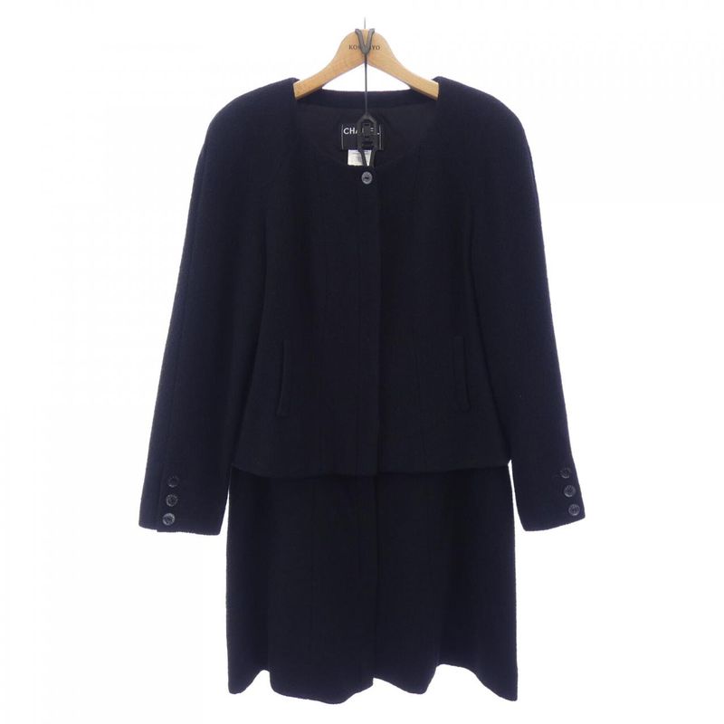 Chanel P20564v11746 03c Suit