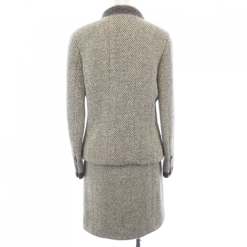 Chanel P11505v06858 98a Suit