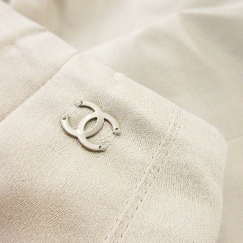 Chanel Flared Skirt Knee Length Silk Box Pleats Shiny Logo Plate 36 S Beige