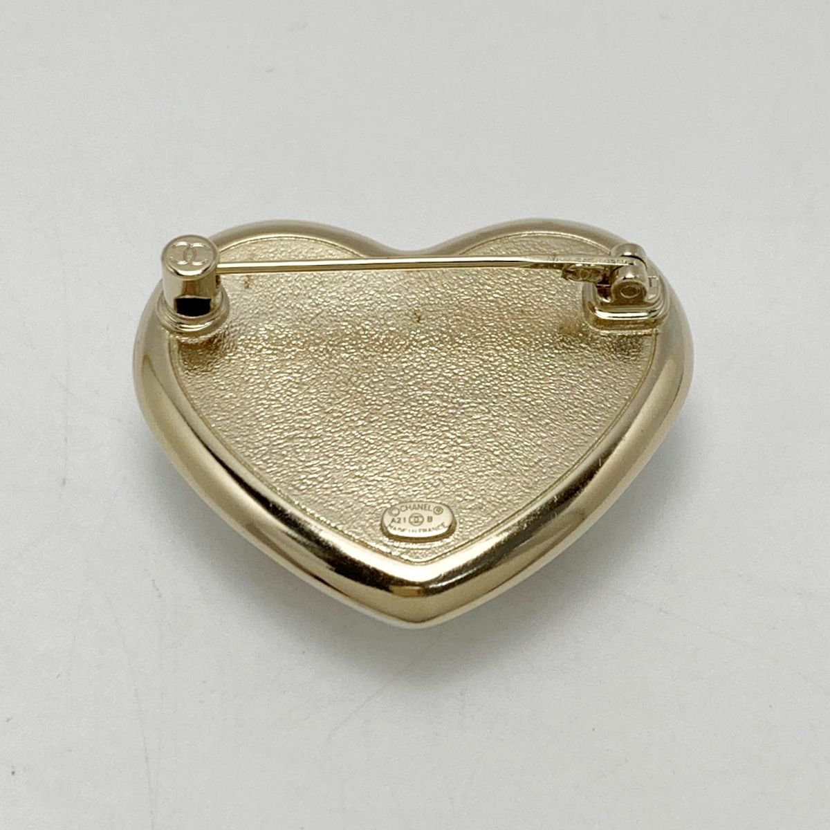 Chanel Heart Here Mark Rhinestone A21b Gold Brooch