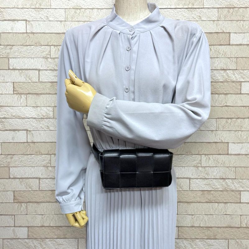 Bottega Veneta Cassette Belt Bag Mini Maxi Intrecciato Body Bag Leather Black