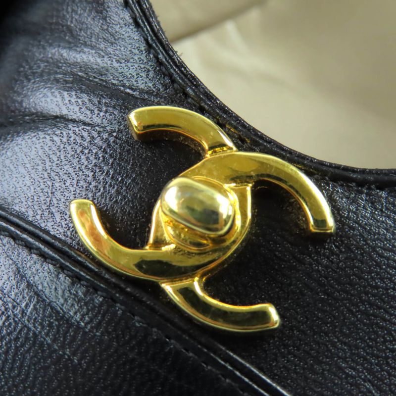 Chanel Vintage Coco Mark Turnlock Hardware Leather Pumps Black Gold Hardware