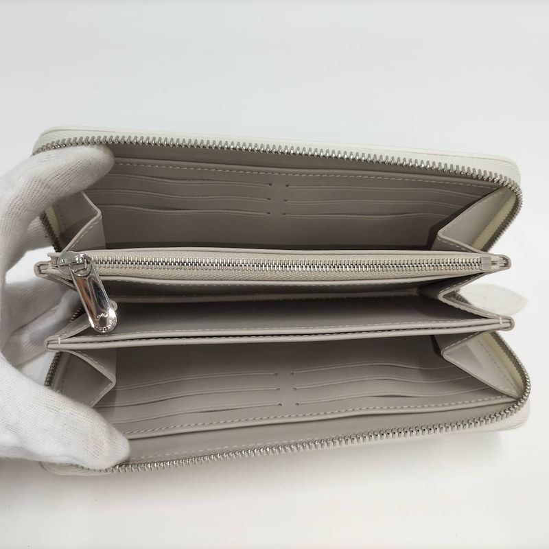 Louis Vuitton Round Zipper Long Wallet Zippy Wallet Monogram Mahina M81642