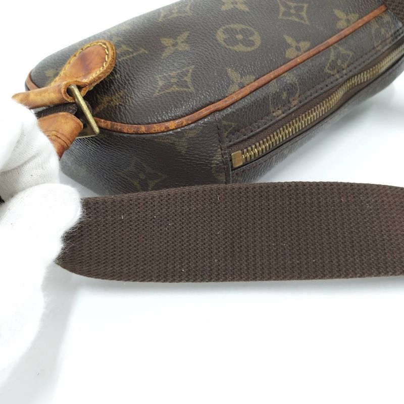 Louis Vuitton Pochette Gange Body Bag Monogram M51870