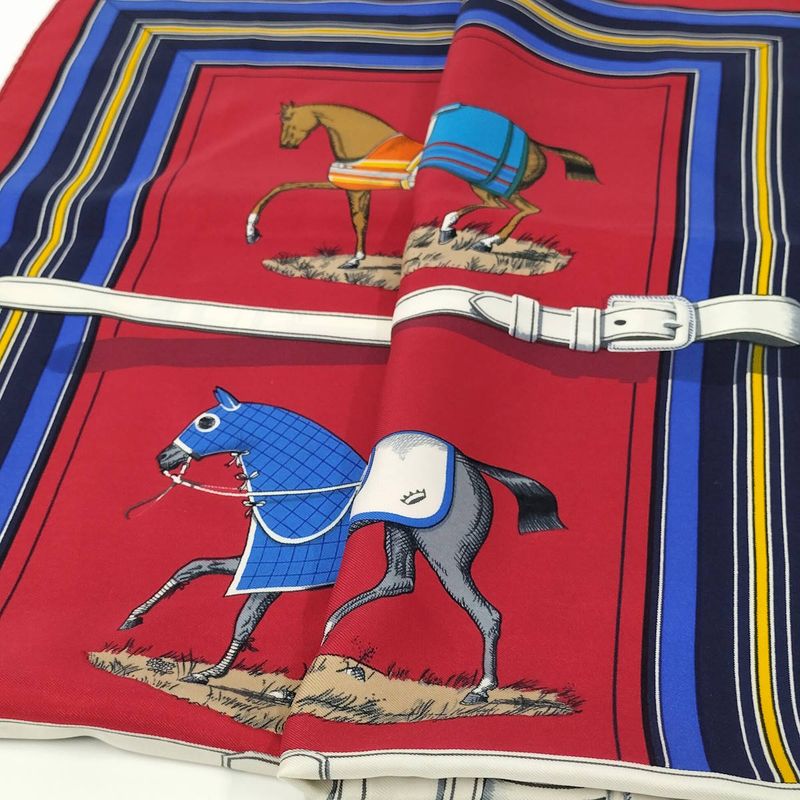 Hermes Carré 90 Scarf Couvertures Et Tenues de Jour Horsewear Silk Reddish