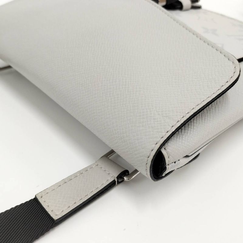 Louis Vuitton Flap Messenger Shoulder Bag Taiga Llama M30411