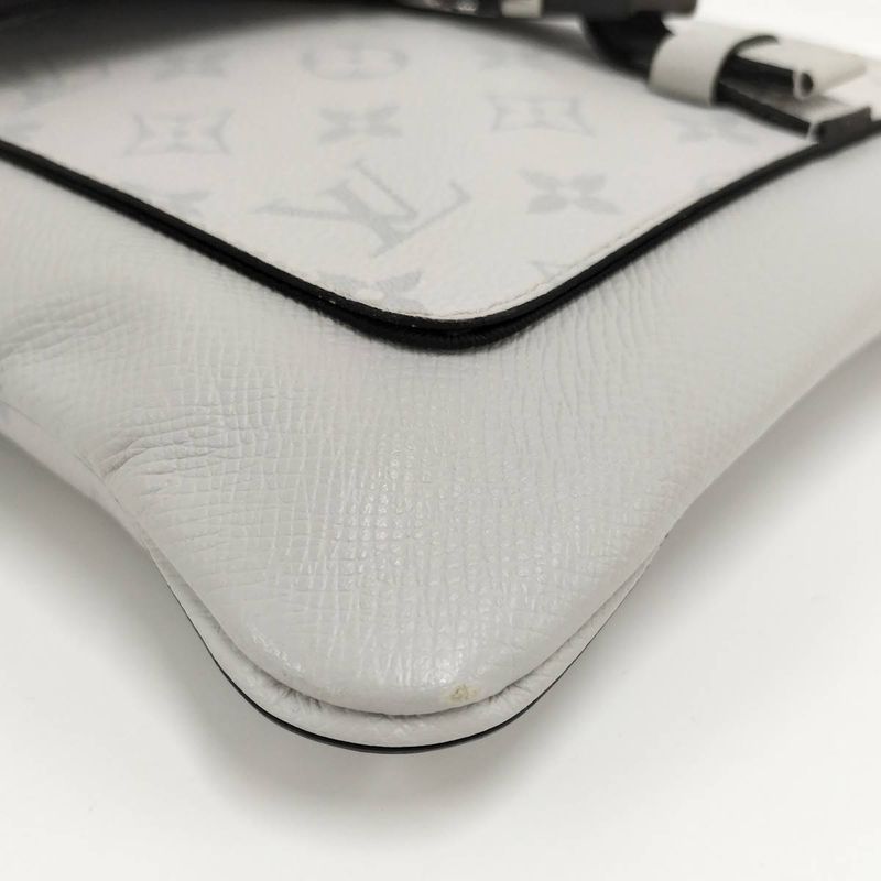 Louis Vuitton Flap Messenger Shoulder Bag Taiga Llama M30411