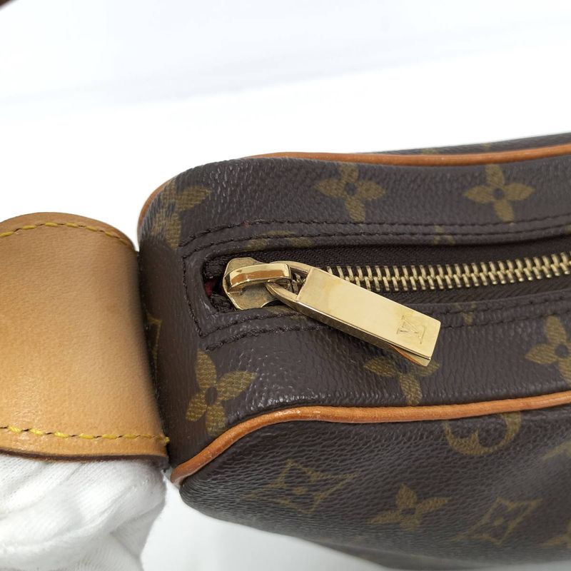 Louis Vuitton Croissant MM Monogram M51512