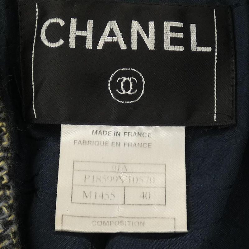 Vintage Chanel P18599v10570 01A Jacket