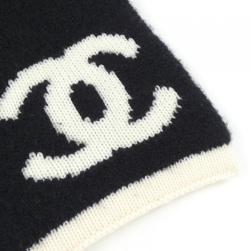 Chanel Muffler
