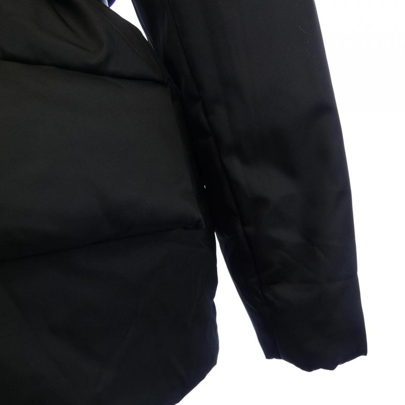 Prada Triangle Logo 291962 S222 1WQ8 Down Jacket
