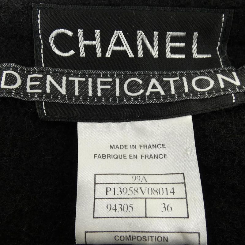 Vintage Chanel Identfication P13958v08014 99A Collarless Jacket