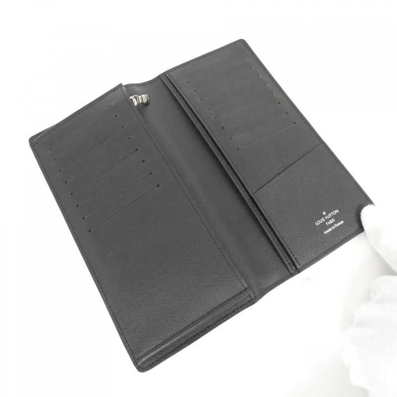 Louis Vuitton Taiga Portefeuille Brazza M30501 Wallet