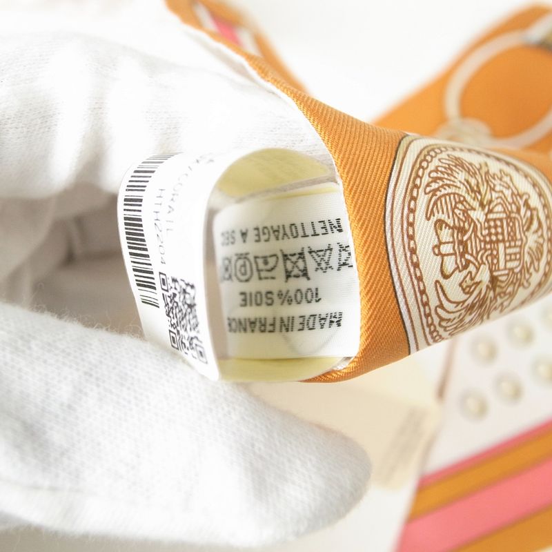 Hermes H063778s 21 Silk 100% Cles Roux Coraille Grand Tralala Grand Tralala