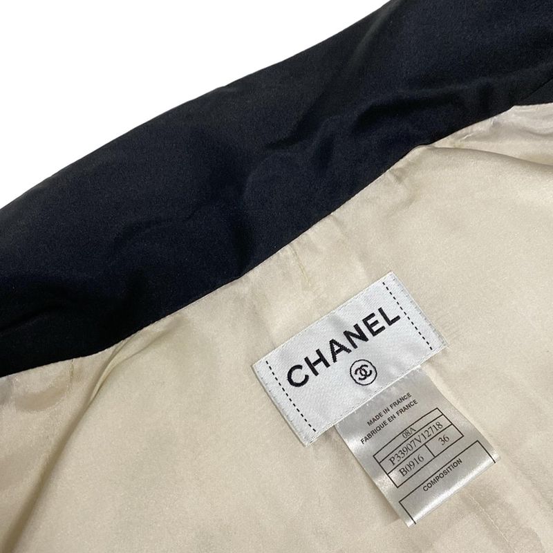 Chanel Vest Size 36 S Women's P33907 Ivory and Black Double Lion Button Silk