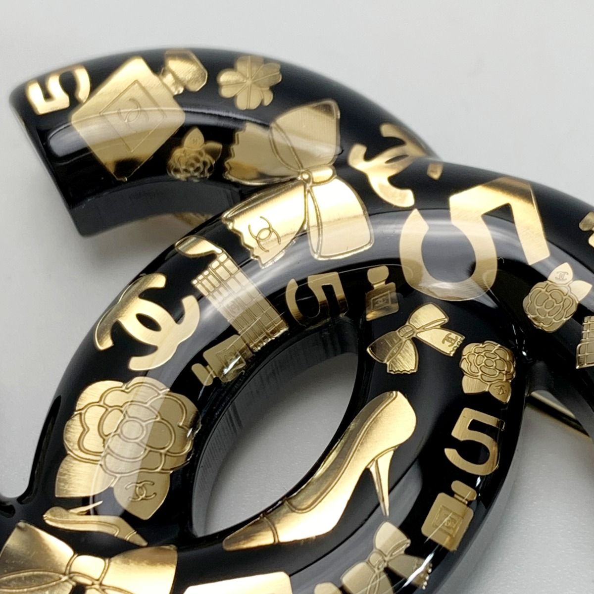 Chanel Brooch Black X Gold Resin