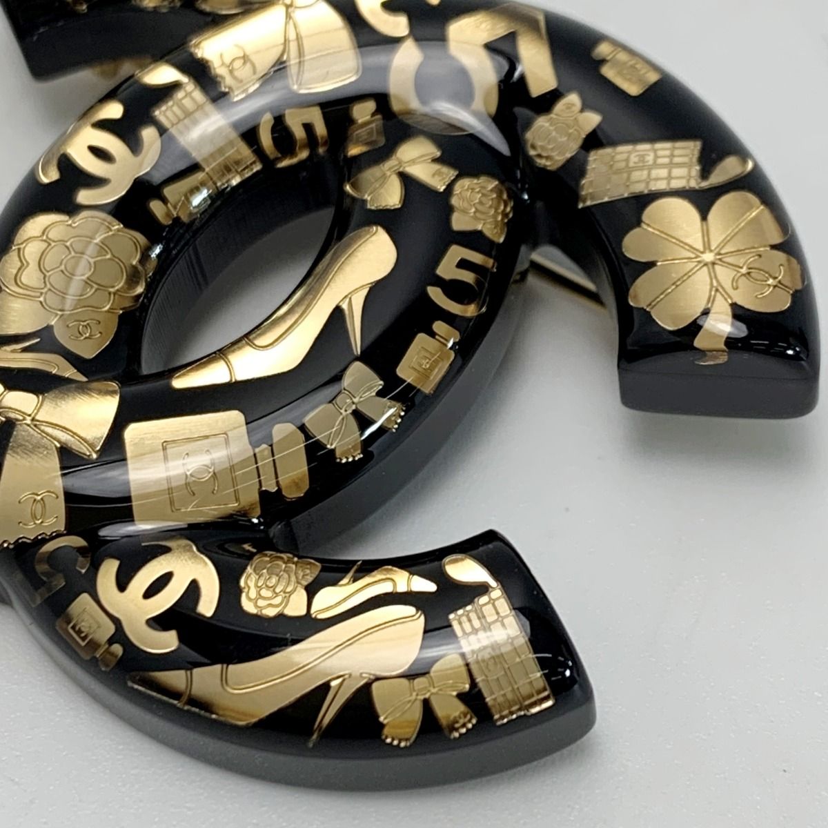 Chanel Brooch Black X Gold Resin