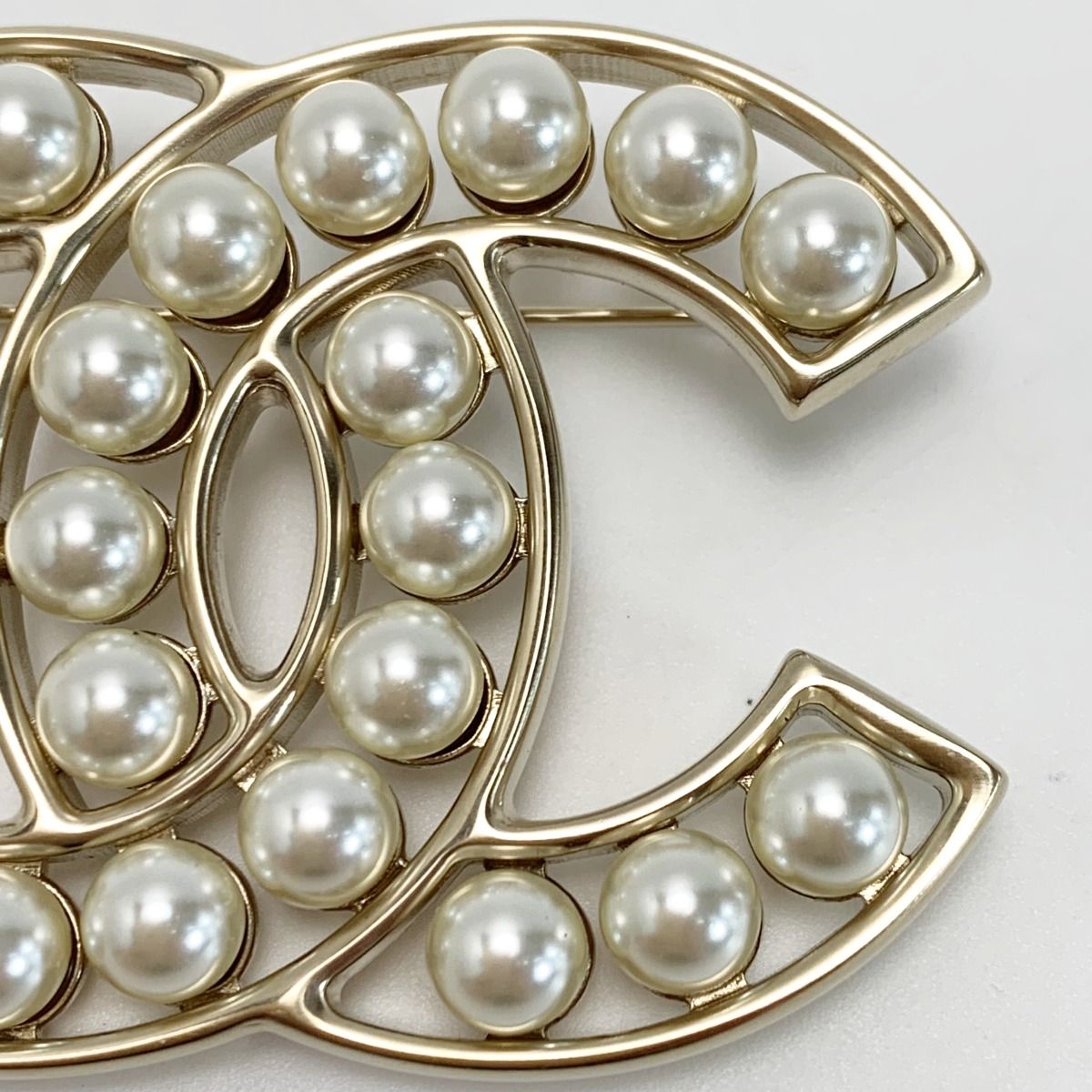 Chanel Cocomark Brooch A64978 Gold Fake Pearl