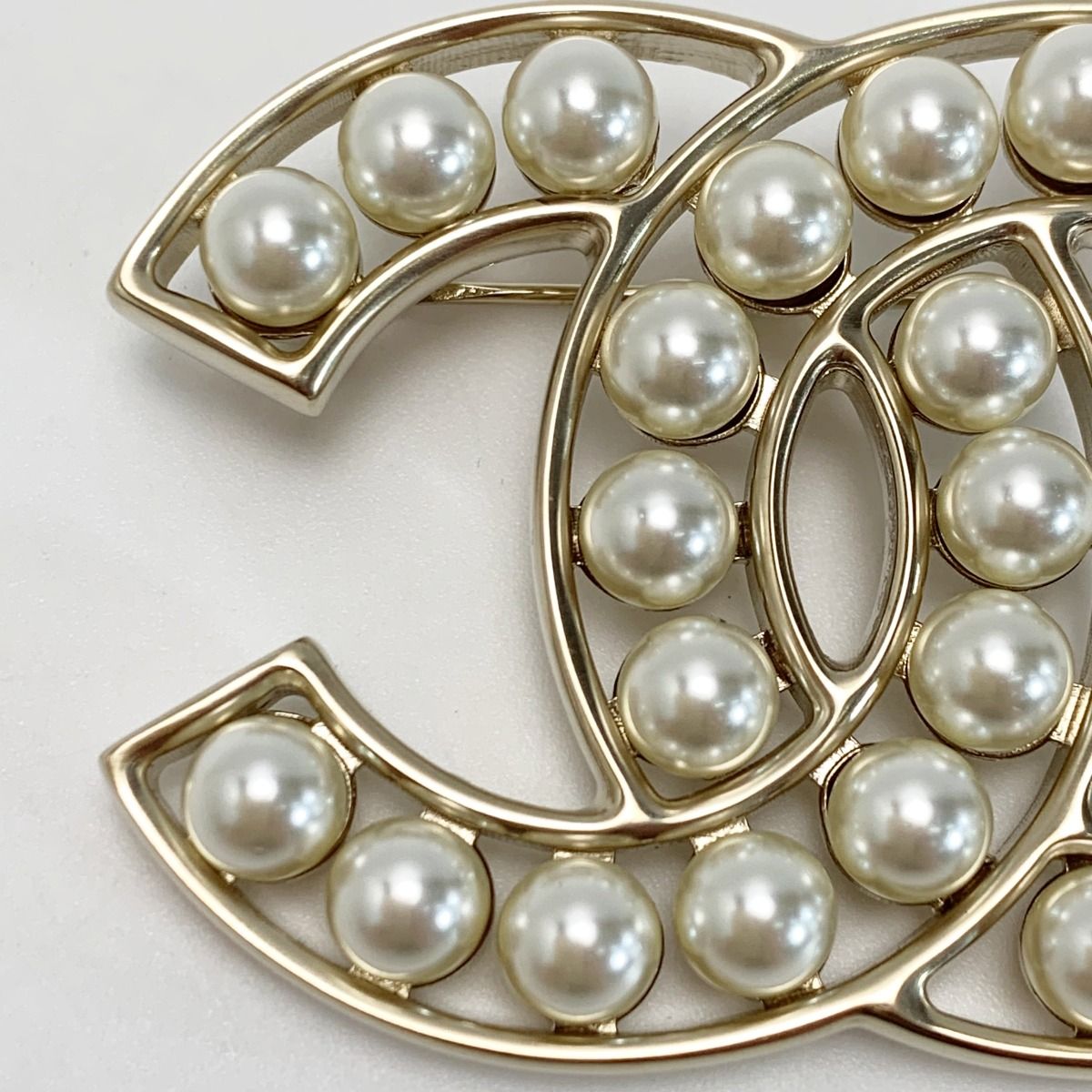 Chanel Cocomark Brooch A64978 Gold Fake Pearl