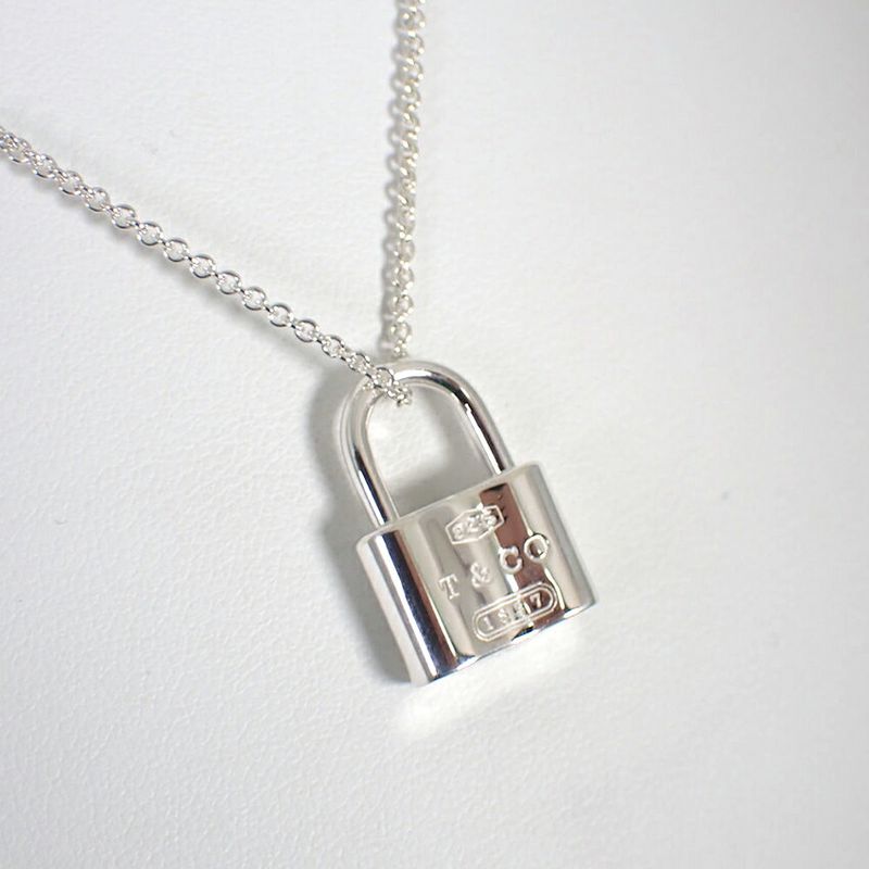 Tiffany & Co 925 Cadenas Pendant J98-9