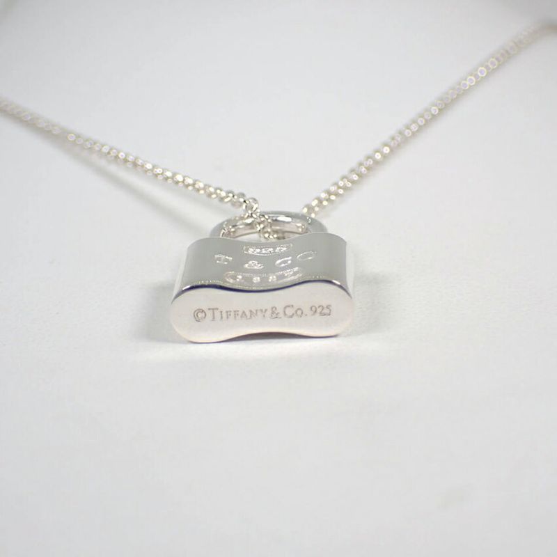 Tiffany & Co 925 Cadenas Pendant J98-9