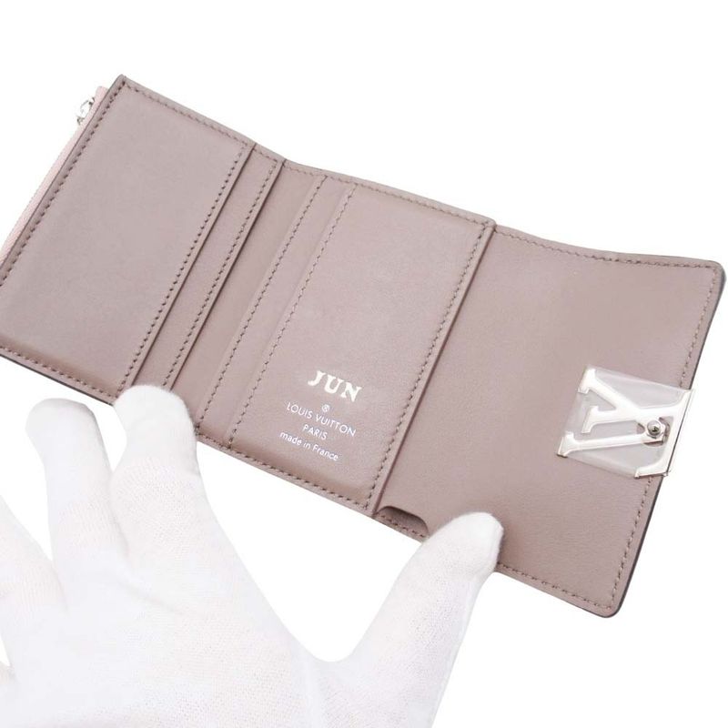 19 Louis Vuitton M69808 Portefeuille Capucines Compact XS Wallet Trifold Wallet