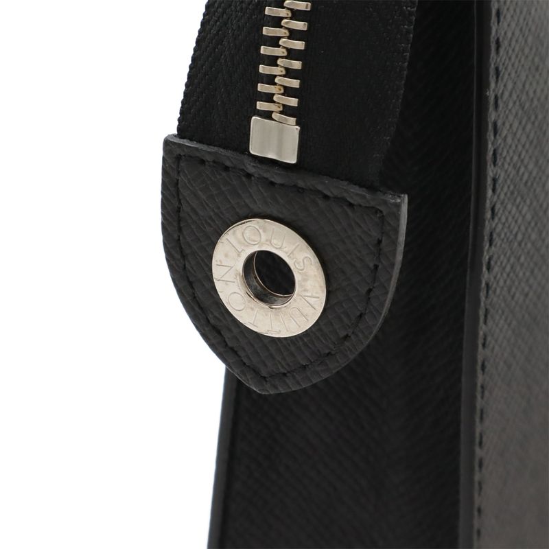 Louis Vuitton Taiga Pochette Voyage MM Second Bag Clutch Bag Calf Leather Noir