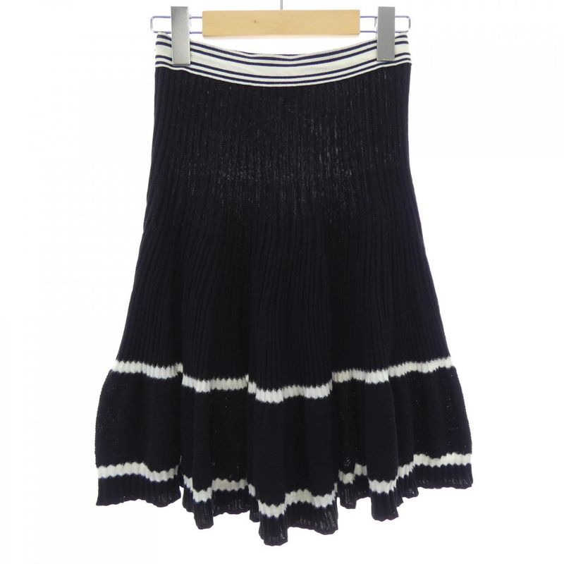 Chanel P61019k46420 19P Skirt