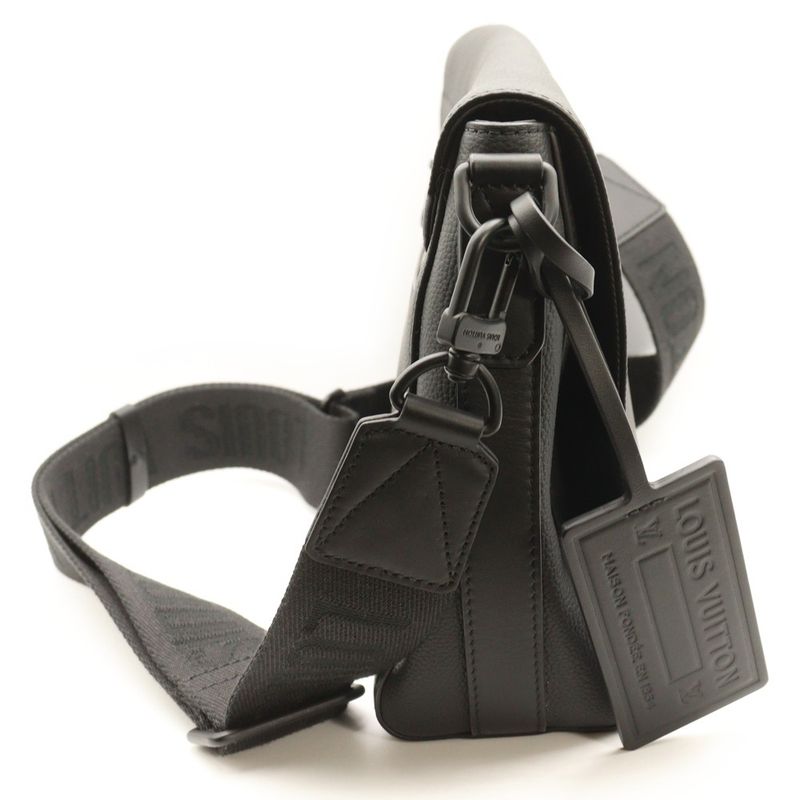 Louis Vuitton Aerogram Takeoff Messenger Bag Black Leather Rfid M57080