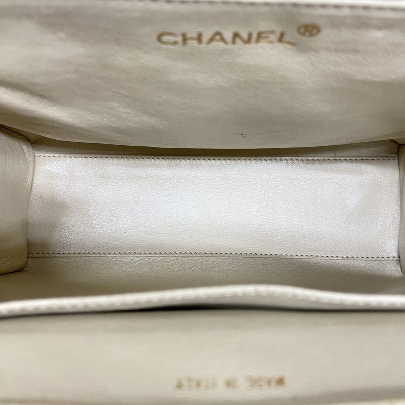 Chanel Shoulder Bag Caviar Skin Cream Gold Hardware Women