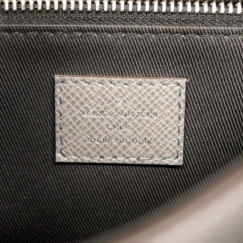 Louis Vuitton Taiga New Flap Messenger Shoulder Bag M30808 Gris Men's