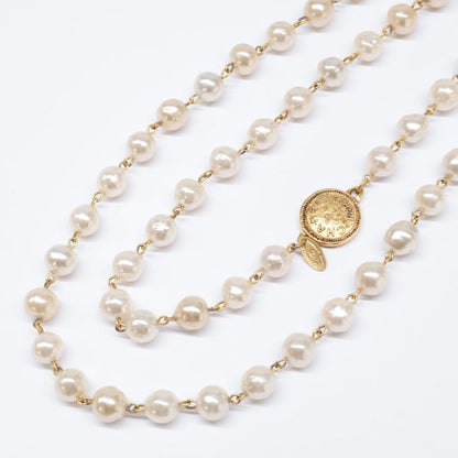 Chanel 12p A61660y09448 Vintage Logo Plate Faux Baroque Pearl Long