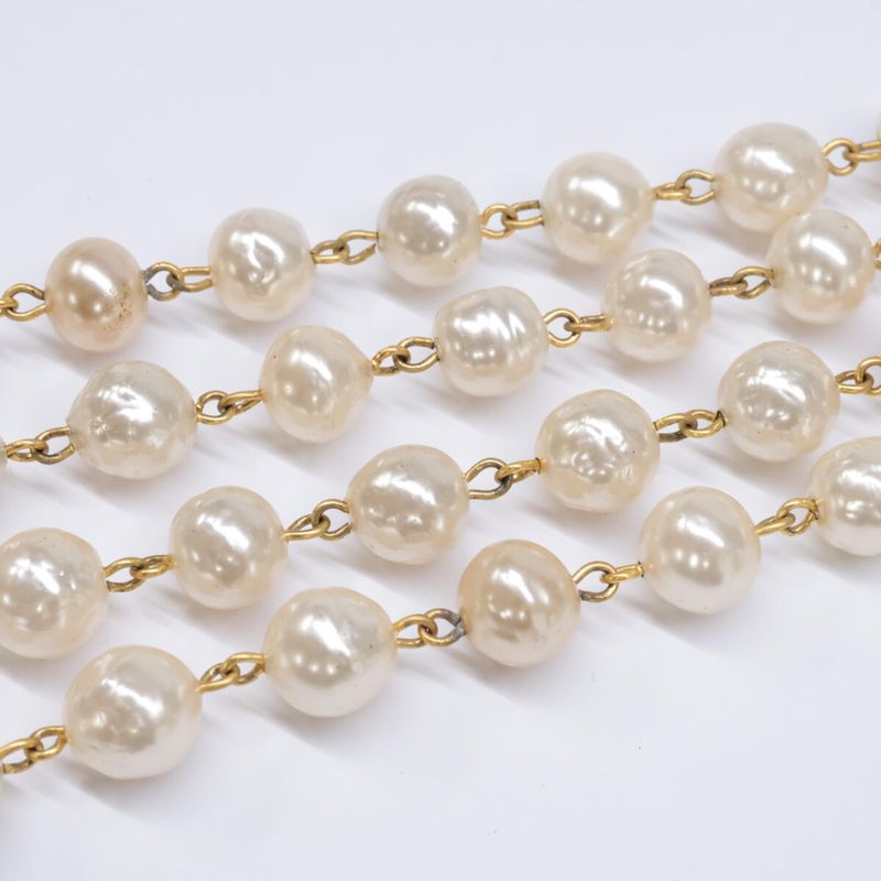 Chanel 12p A61660y09448 Vintage Logo Plate Faux Baroque Pearl Long
