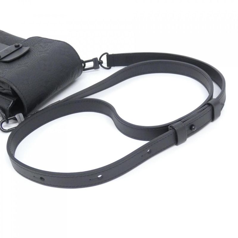 Louis Vuitton Taurillon Monogram S-Lock Vertical Wearable Wallet M81524