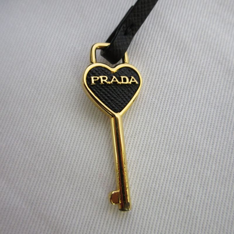 Good Prada Saffiano Leather Heart Motif Turnlock Chain Wallet Bt770c Black