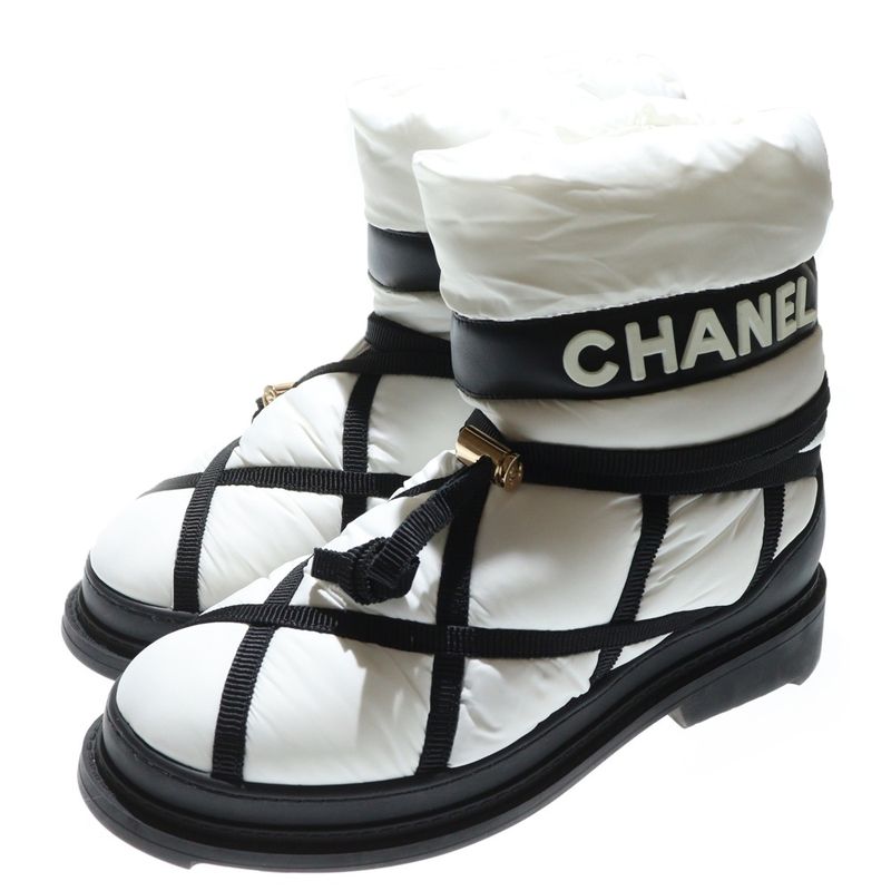 Chanel Shearling Nylon COCO Mark Boa Snow G35342 Shearling Nylon Coco Mark Snow