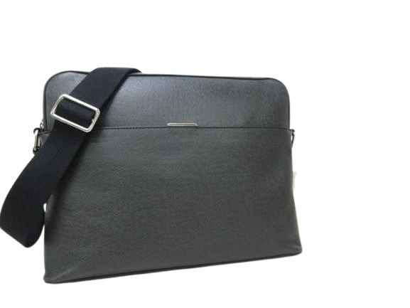 Louis Vuitton Messenger Bag Anton Messenger MM M33429 Ardoise Taiga Men's