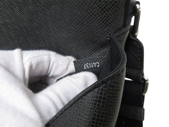 Louis Vuitton Messenger Bag Anton Messenger MM M33429 Ardoise Taiga Men's