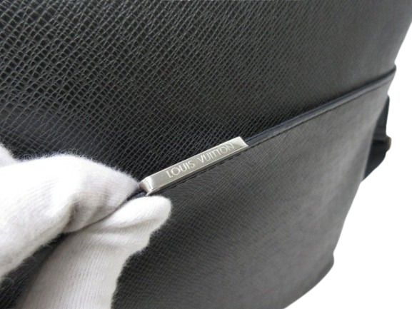 Louis Vuitton Messenger Bag Anton Messenger MM M33429 Ardoise Taiga Men's