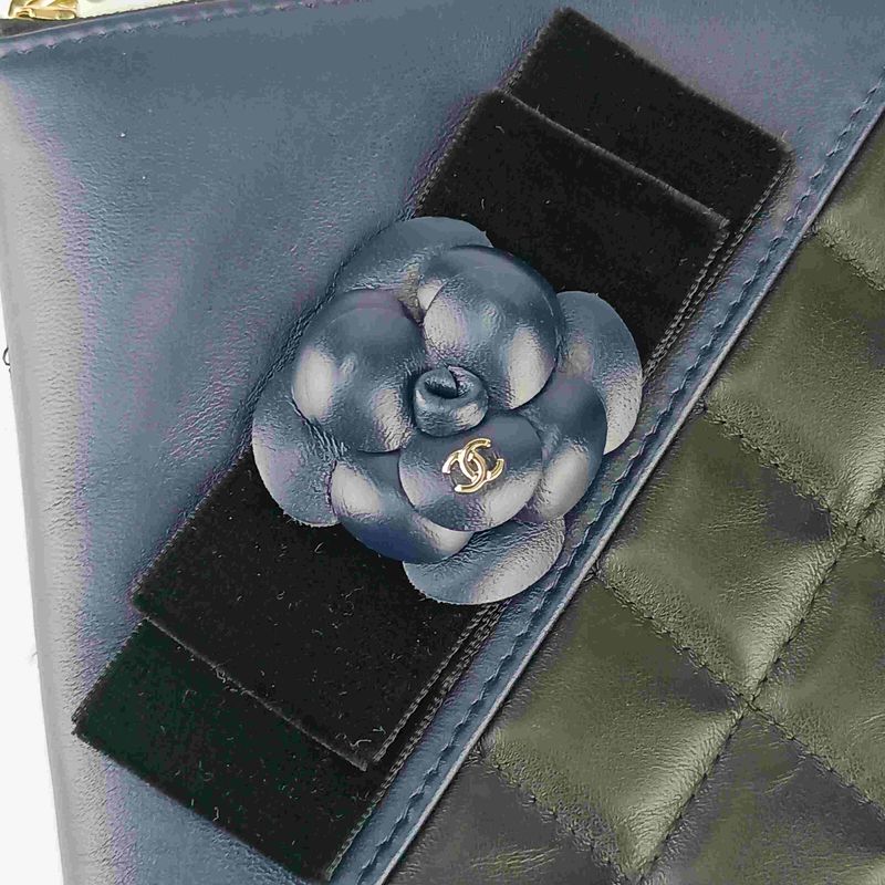 Chanel Second Bag Camellia Pouch 82699 Black Navy Lambskin Velour Ladies Coco